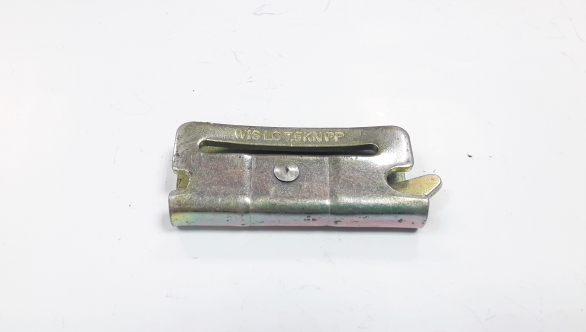 End-fitting for anchor combi lashing tracks